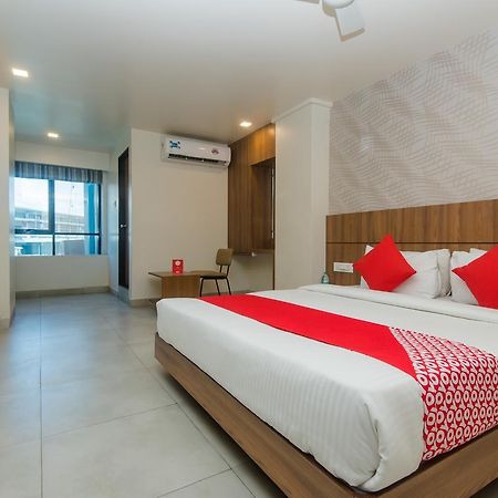 Oyo 13857 Hotel Imperial Umele Luaran gambar