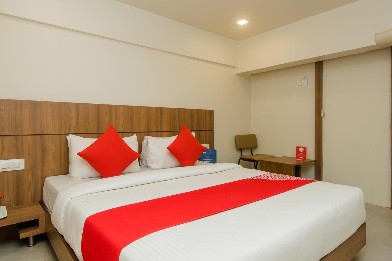 Oyo 13857 Hotel Imperial Umele Luaran gambar