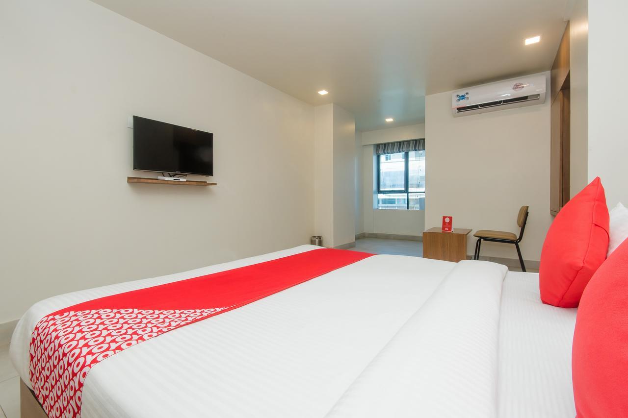 Oyo 13857 Hotel Imperial Umele Luaran gambar
