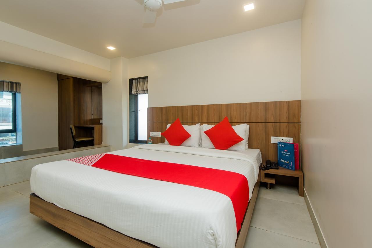 Oyo 13857 Hotel Imperial Umele Luaran gambar