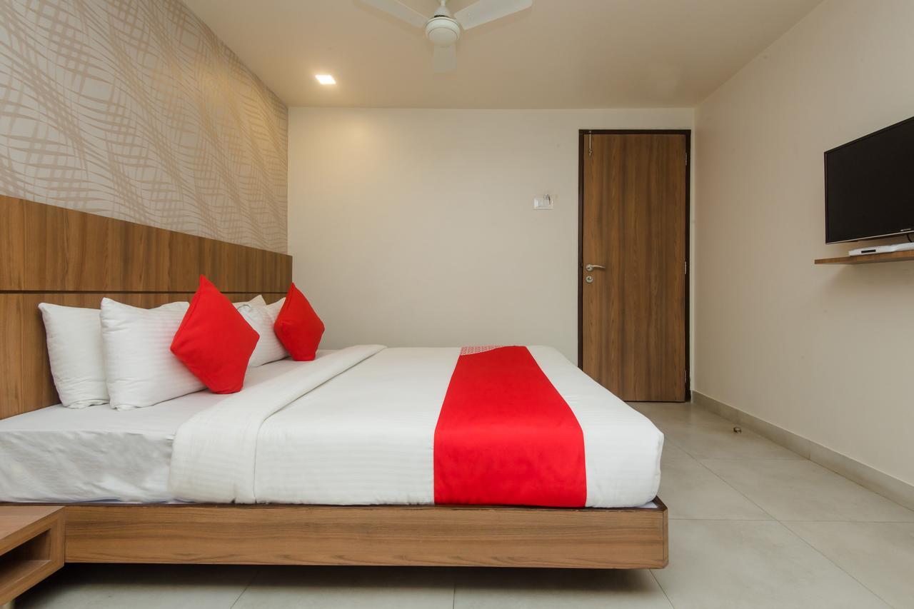 Oyo 13857 Hotel Imperial Umele Luaran gambar