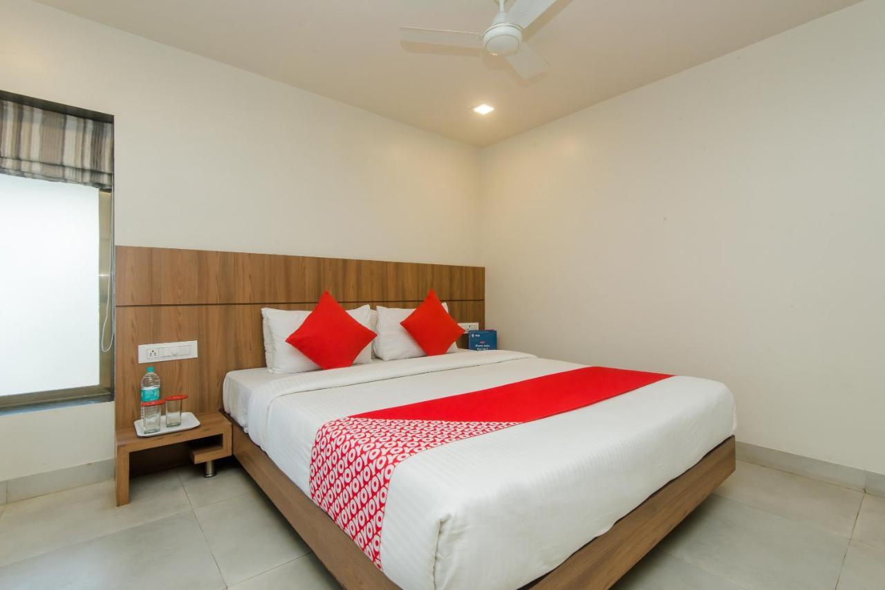 Oyo 13857 Hotel Imperial Umele Luaran gambar