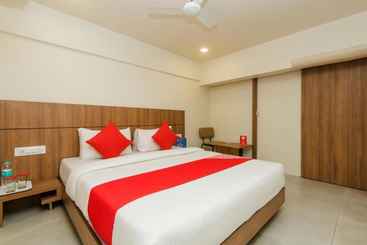 Oyo 13857 Hotel Imperial Umele Luaran gambar